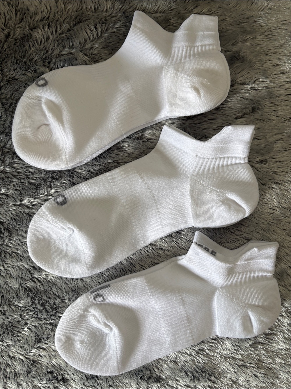 Alo Socks - Picture 1 of 9